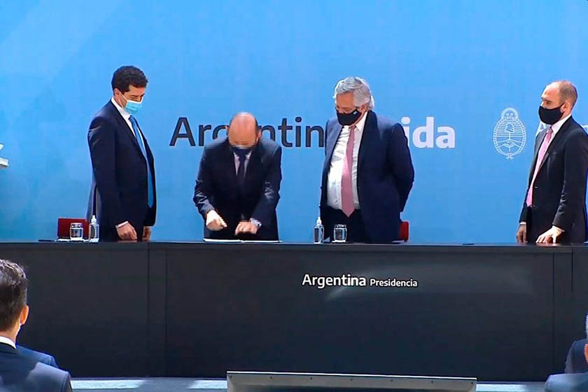Insfrán se sumó a los gobernadores que suscribieron el Consenso Fiscal