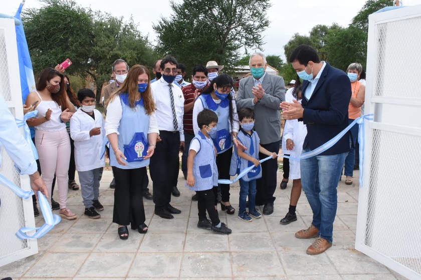 El gobernador inauguró cinco edificios educativos y llegó a los 1.386 de su gestión