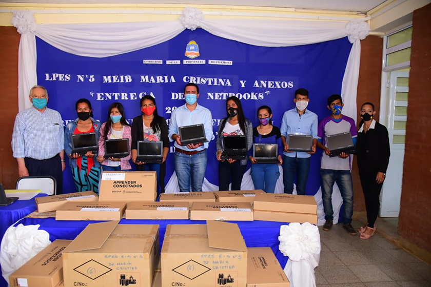 Entregaron notebooks en El Potrillo y María Cristina