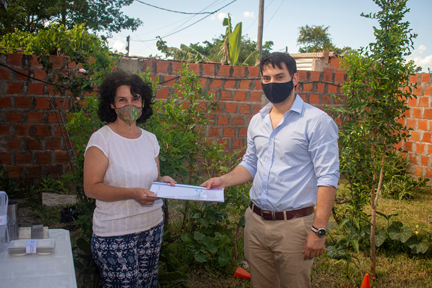 Emprendedora formoseña recibió materiales de la Subsecretaría de Empleo de la provincia.