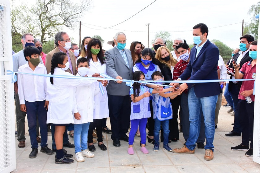 El gobernador Insfrán inauguró un complejo educativo único en la Colonia El Favorito