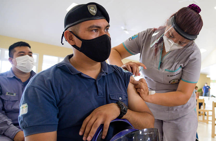 Abonaron primera cuota de bonificación para personal sanitario y de la Policía Provincial