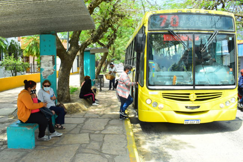 Autorizan a la Municipalidad capitalina a garantizar el transporte urbano a esenciales