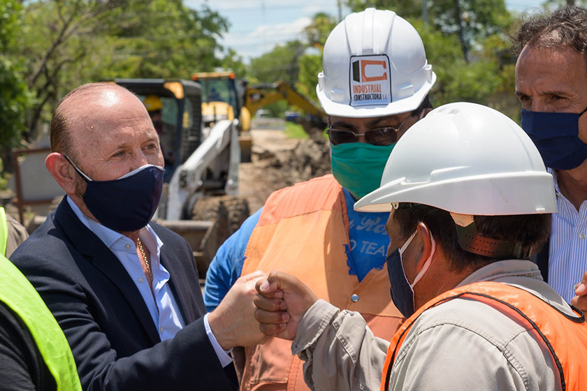 El gobernador Insfrán autorizó firma de contratos de importantes obras
