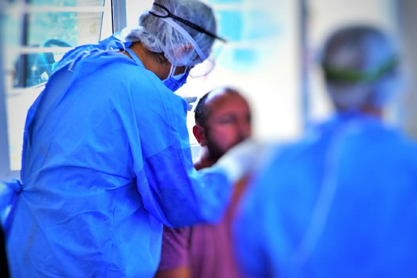 El Hospital 2 de Abril comenzó a realizar hisopados a trabajadores esenciales con vistas a viajes