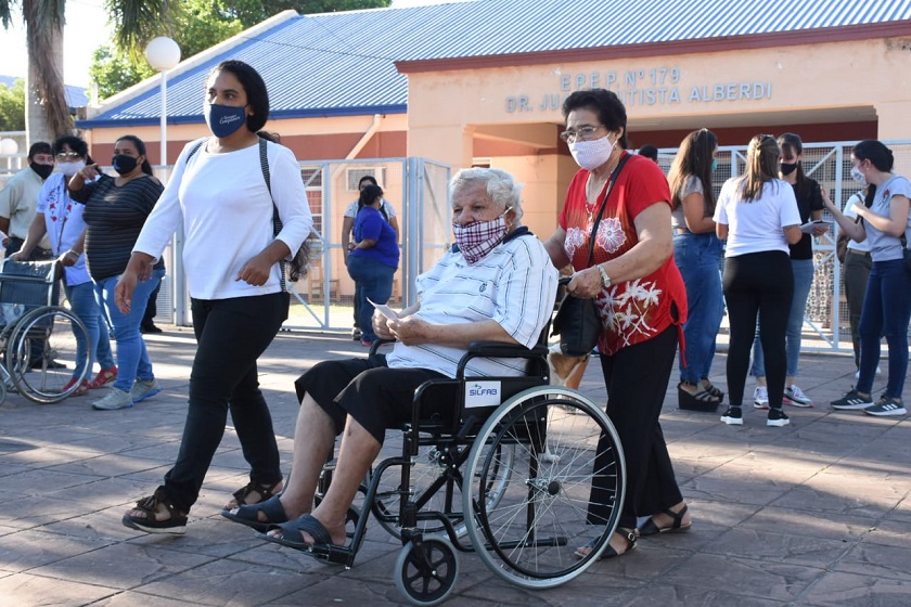 Comenzó la vacunación a los adultos mayores de 85 años de la ciudad de Formosa
