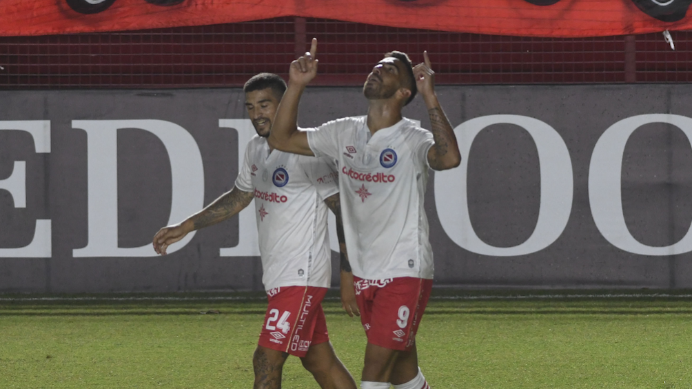 Argentinos y Banfield no quieren perder el tren de los de arriba en la LPF