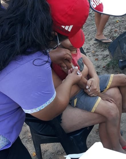 Vacunación domiciliaria para niños pequeños en Mojón de Fierro