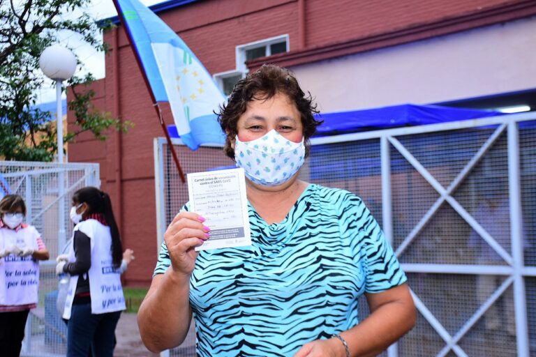 A pesar de la jornada lluviosa, se realizó con éxito un nuevo operativo de vacunación en capital formoseña