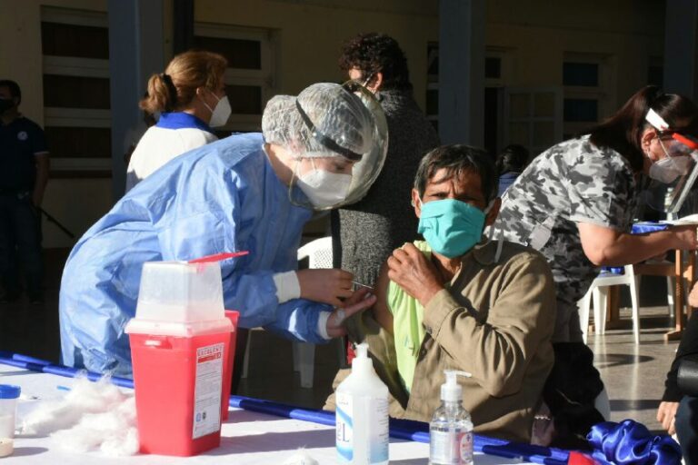 Por segundo día consecutivo, se realiza en el interior la vacunación contra el COVID-19
