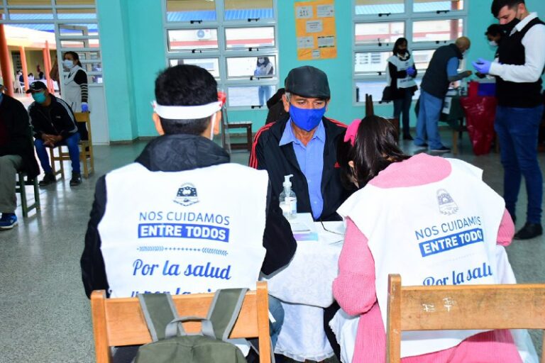 COVID-19: Con esperanza, el pueblo piranense espera el operativo de inmunización