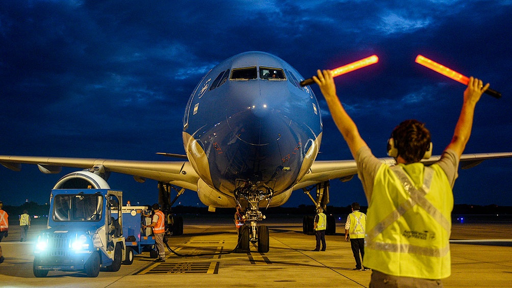 Parte un nuevo vuelo de Aerolíneas Argentinas para traer vacunas desde Moscú