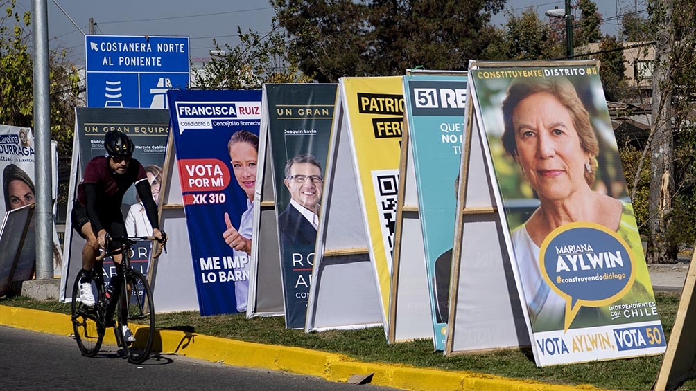 Chile: abrieron las mesas para la histórica elección desdoblada en dos días