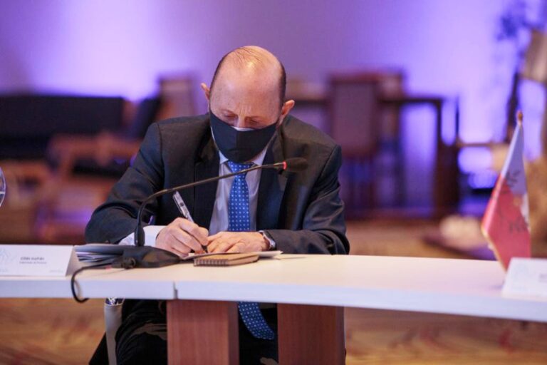 Insfrán dispuso incremento en las Asignaciones Familiares del personal activo y pasivo de la Administración Pública