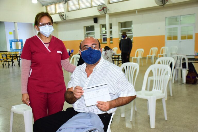 Se desarrollaron más operativos de inoculación para combatir la ascendente ola de contagios de COVID-19