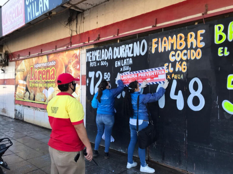 Defensa al Consumidor clausuró un supermercado y decomisó 300 kilogramos de mercadería en mal estado