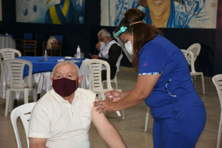 Se completó la vacunación con Sinopharm en amplia franja de la población capitalina