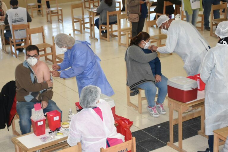 Se habilitarán doce vacunatorios para las clases 1972 y 1973