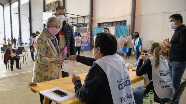 Insfrán confirmó los días de vacunación para pacientes de riesgo de las clases 91 al 2003