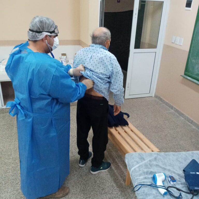 Llanes: Pacientes leves a moderados de COVID-19 deben ir a un CAS para mejor atención