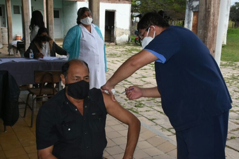 Formoseños agradecidos y emocionados tras recibir la vacuna contra el COVID-19