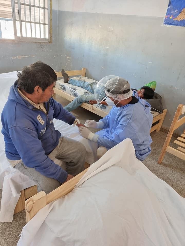 Ante importante brote de COVID, instalaron hospital de campaña en comunidad originaria