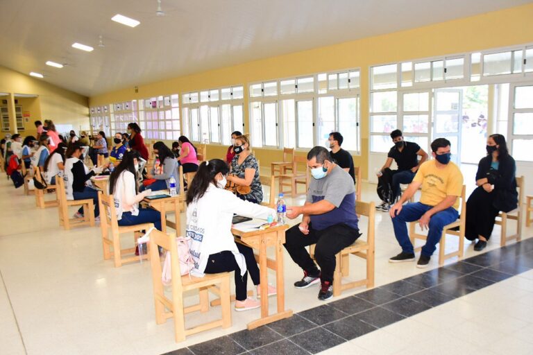 Se avanzó con la vacunación de los capitalinos comprendidos en los grupos de riesgo
