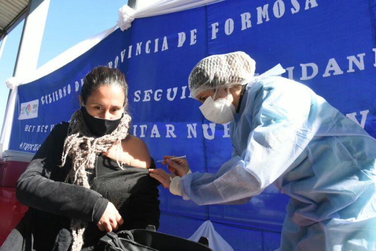 Con éxito se continuó vacunando en Palo Santo y Pirané hasta la clase 1997