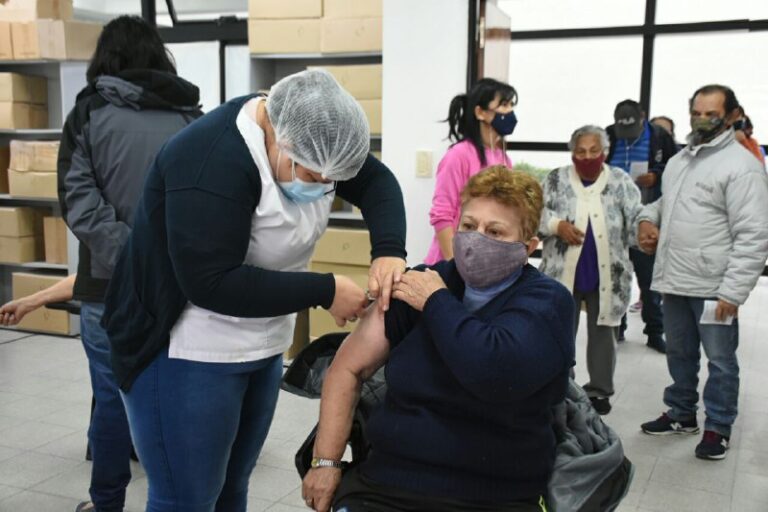 Insfrán anunció aplicación de la segunda dosis de AstraZeneca y Covishield en la ciudad de Formosa