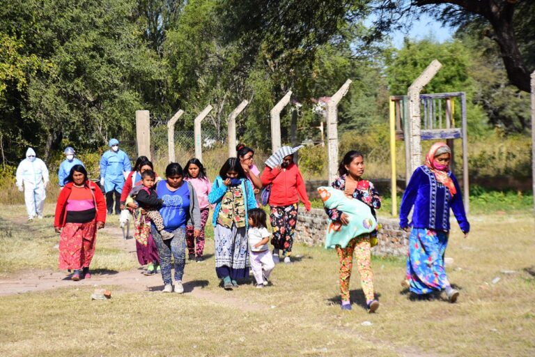 Las Lomitas: Operativo de asistencia integral para casi mil familias de comunidades originarias afectadas por el coronavirus