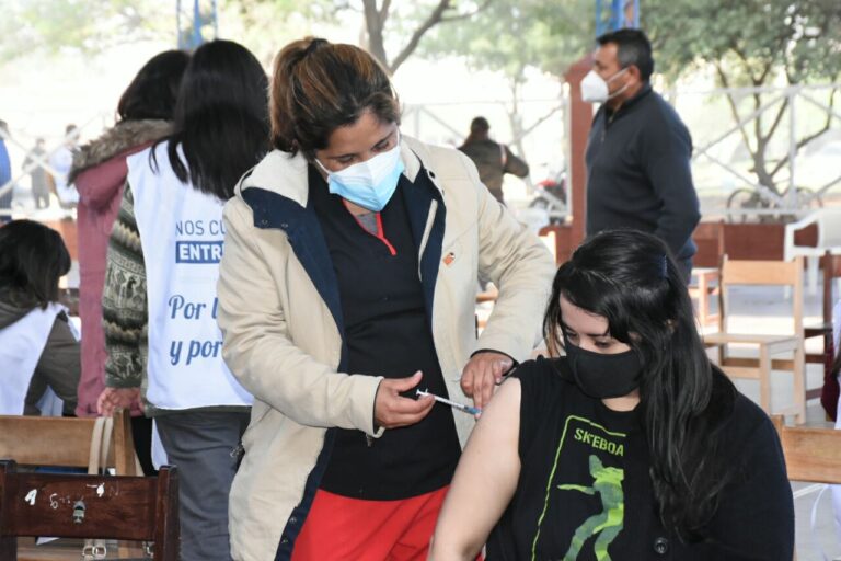 Capital: Tres nuevas franjas etarias recibieron la primera dosis contra el COVID-19