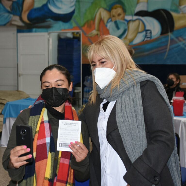 Residentes capitalinos completaron el esquema de vacunación contra el COVID-19
