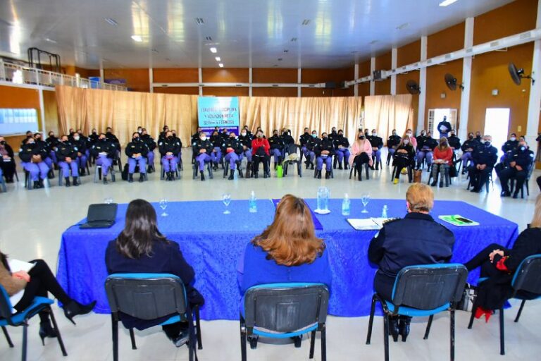 Género y Violencia Intrafamiliar: capacitaron a mujeres policías en metodologías de abordaje integral