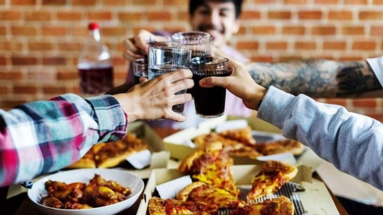 Se habilitaron las reuniones familiares y los eventos culturales y religiosos en lugares cerrados