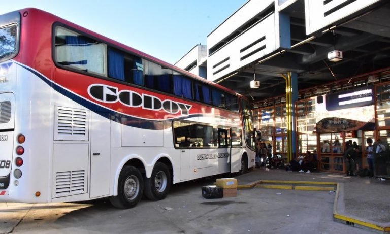 Córdoba se refirió al próximo reinicio del transporte terrestre y aéreo en Formosa