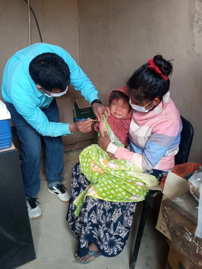 Vacunación para niños en la comunidad Breal Viejo
