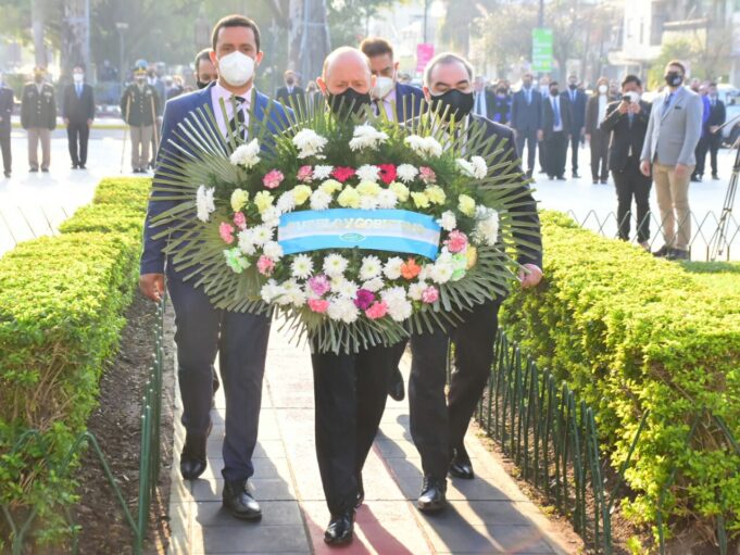 Insfrán presidió el homenaje al general San Martín, que contó con la presencia de estudiantes