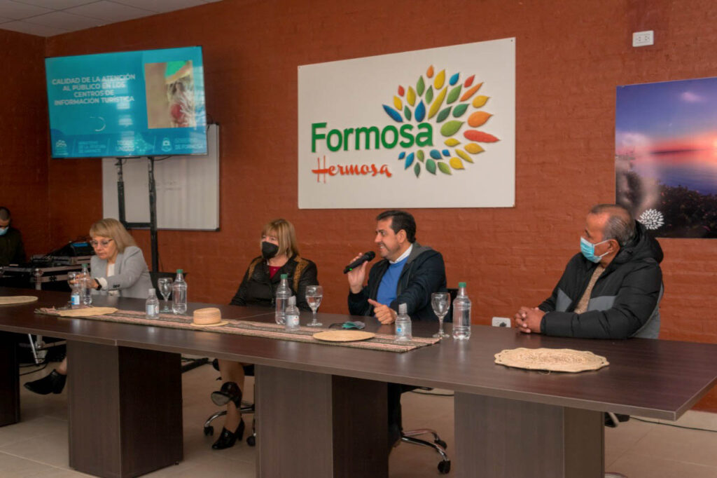 Por la inminente apertura de transportes, el Ministerio de Turismo se capacita en atención al público en áreas de información turística