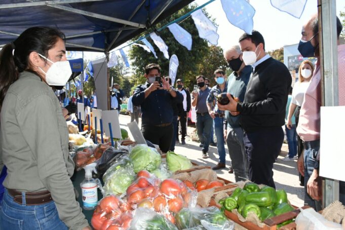 Villa Dos Trece: vecinos compraron más de 7.500 kilogramos de alimentos a precio justo