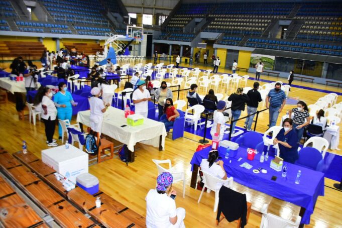 Más adolescentes con factores de riesgo frente al COVID-19 fueron vacunados