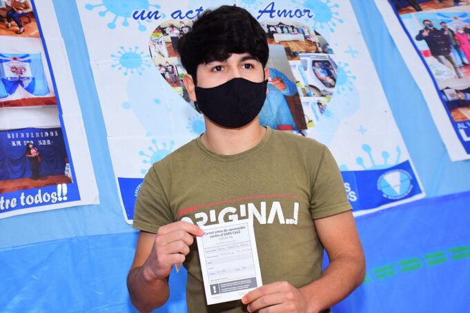 COVID-19: Está abierta la inscripción para vacunar a jóvenes de 16 y 17 años