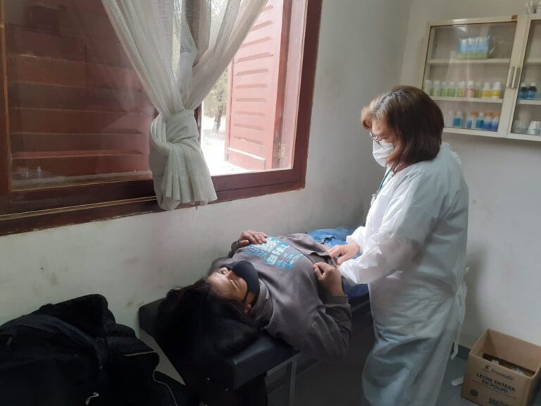 Mantienen servicios médicos al día en colonia originaria