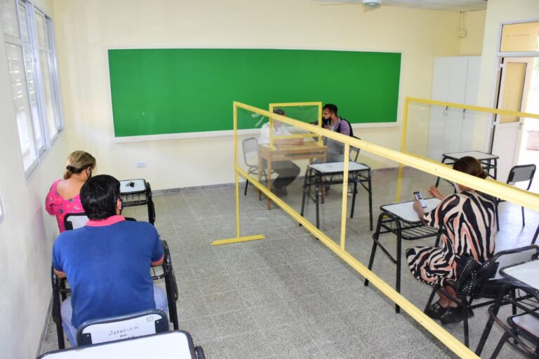 Campaña de vacunación “permite planificar el regreso seguro a las aulas” afirmó director de Educación Técnica