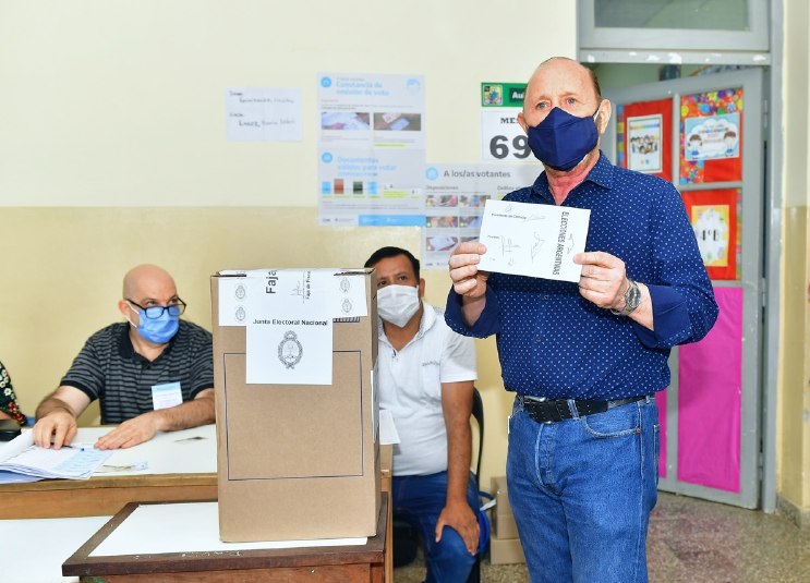 PASO 2021: El gobernador Insfrán votó en Laguna Blanca