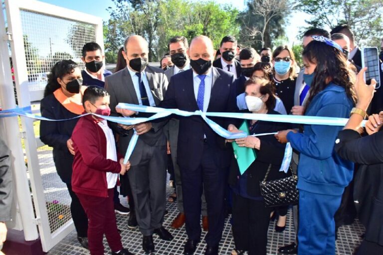 Insfrán inauguró nuevas obras educativas en Lago Verde y Pozo del Tigre