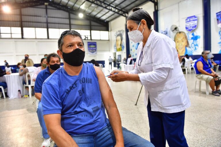 Este viernes, la aplicación de segundas dosis avanzará en el interior provincial