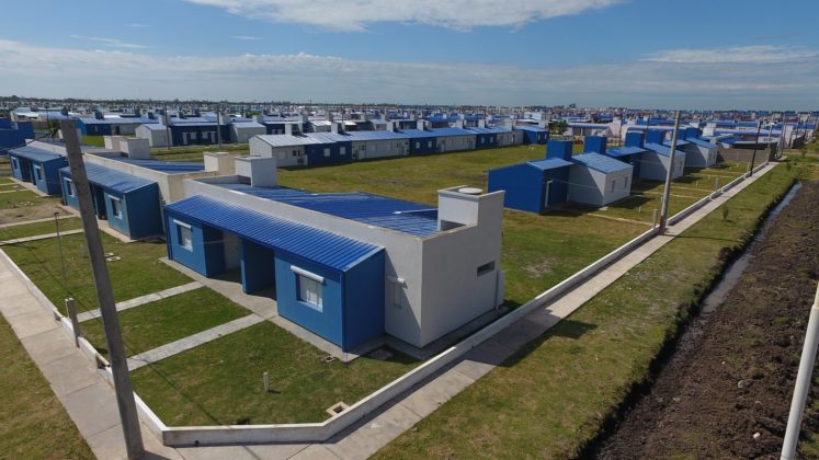 Insfrán anunció la aprobación de nuevos proyectos para la construcción de 252 viviendas