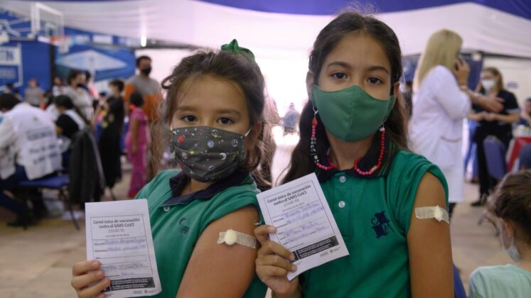 Insfrán anunció vacunación a niños menores de 11 años y segundas dosis para adolescentes y adultos en 13 localidades