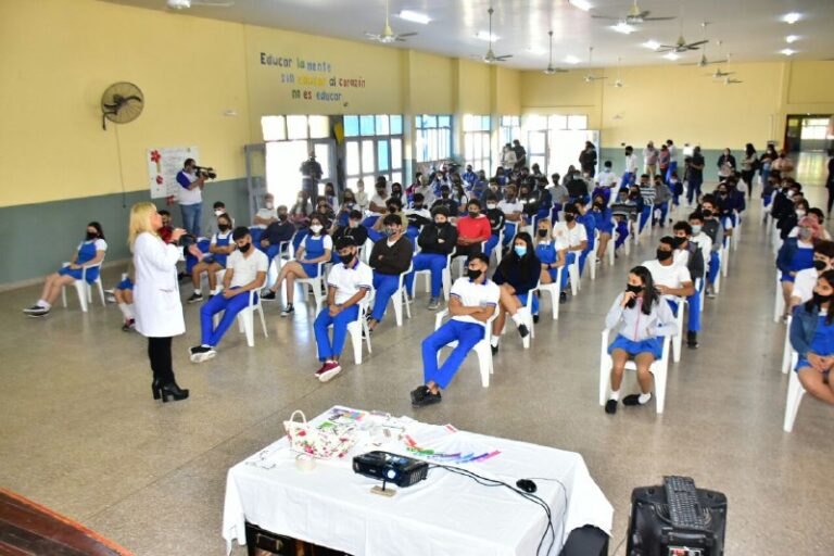 “Aprendiendo a conocer nuestra sexualidad” se desarrolló en colegio secundario de la Capital