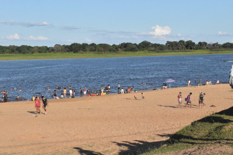 Cinco mil personas disfrutaron de la playa de Herradura el domingo